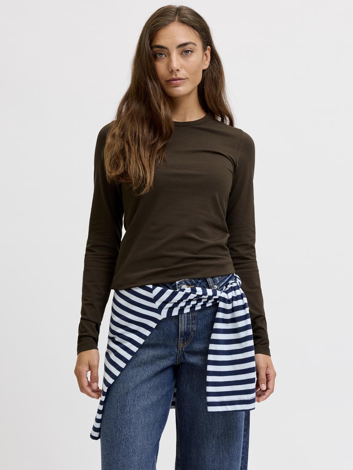 model_shot-front